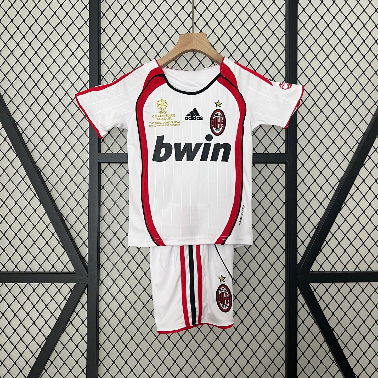 AC MILAN VISITA NIÑO 06-07