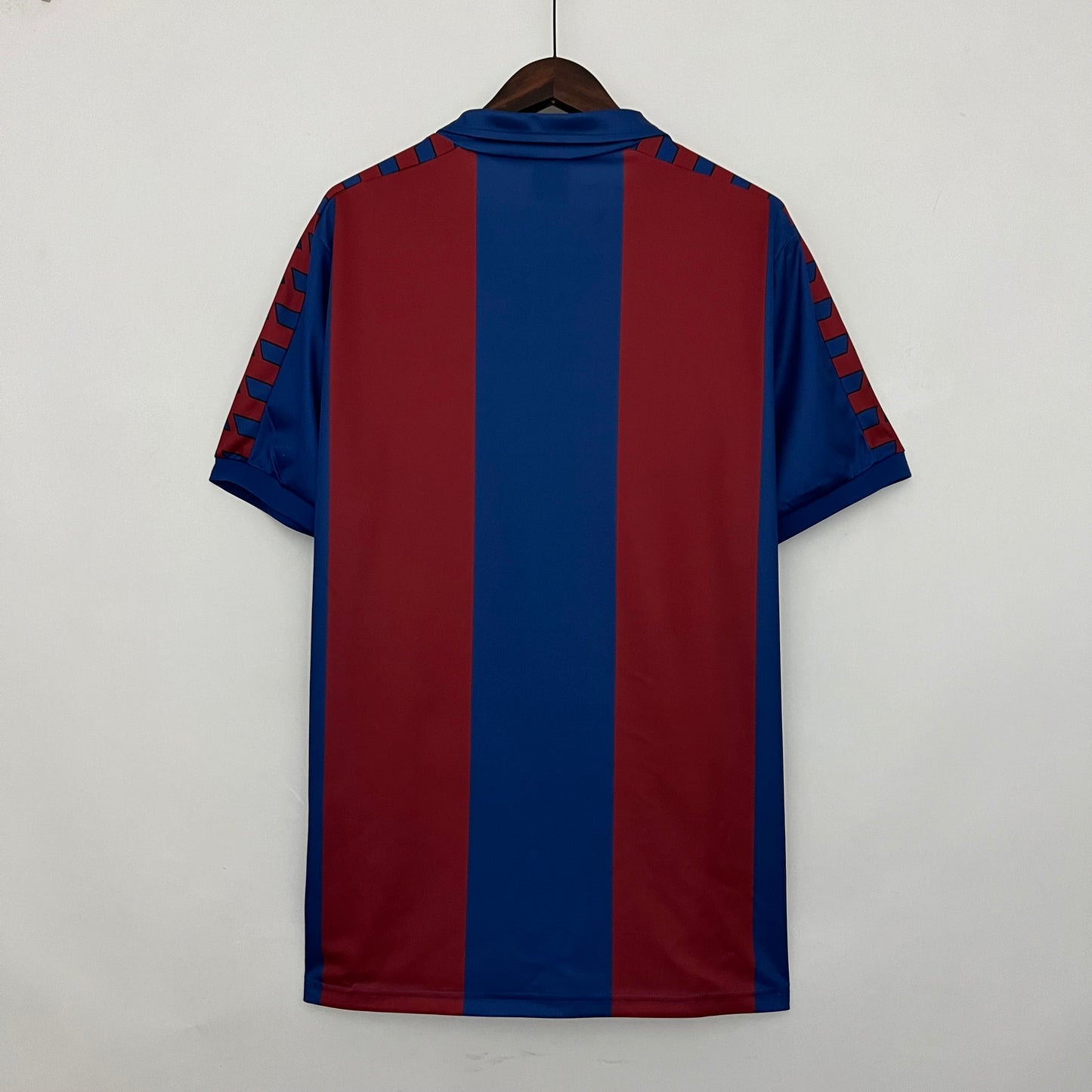 BARCELONA 81-82 LOCAL