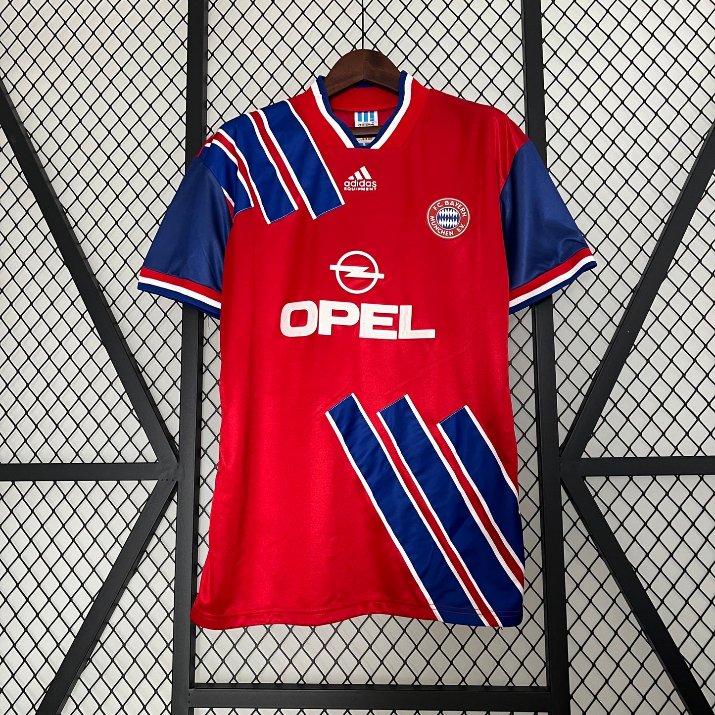 BAYERN LOCAL 92-93