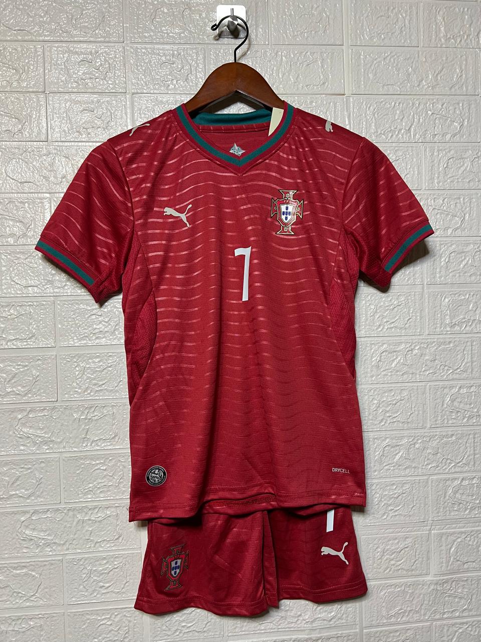 Portugal local 2026 niño Ronaldo