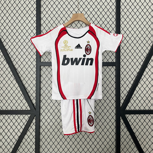 AC MILAN VISITA NIÑO 06-07