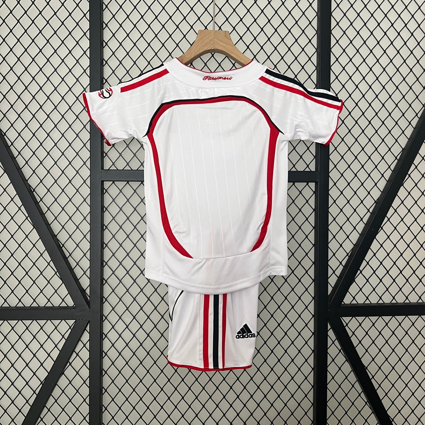 AC MILAN VISITA NIÑO 06-07