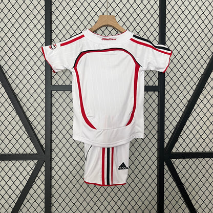 AC MILAN VISITA NIÑO 06-07