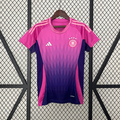 ALEMANIA RETRO VISITA MUJER 2024