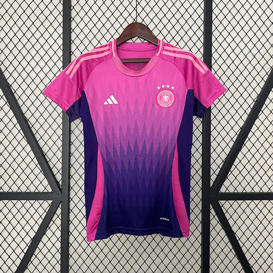 ALEMANIA RETRO VISITA MUJER 2024
