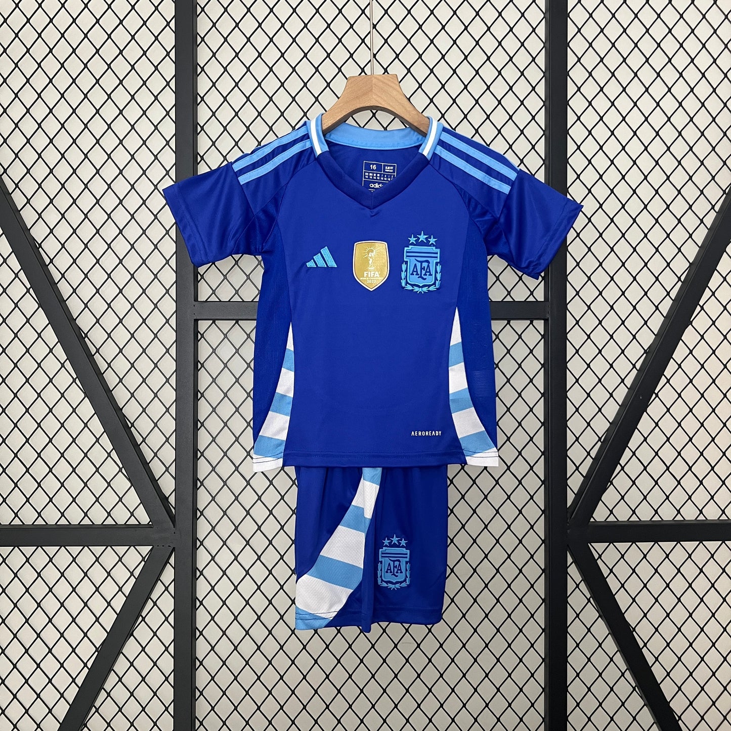 ARGENTINA RETRO NIÑO VISITA 2004