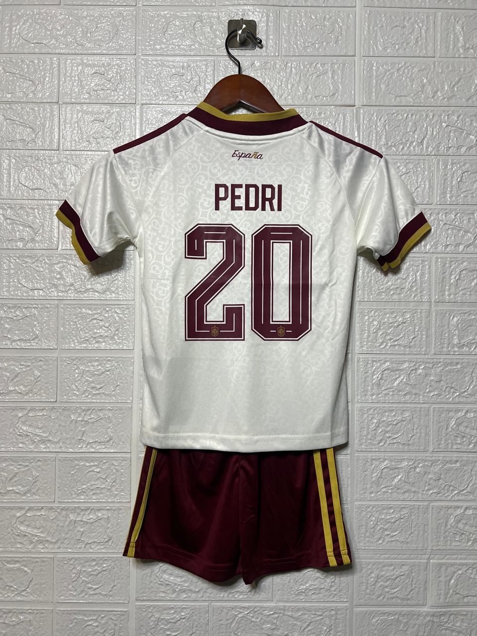 España visita 2026 niño Pedri