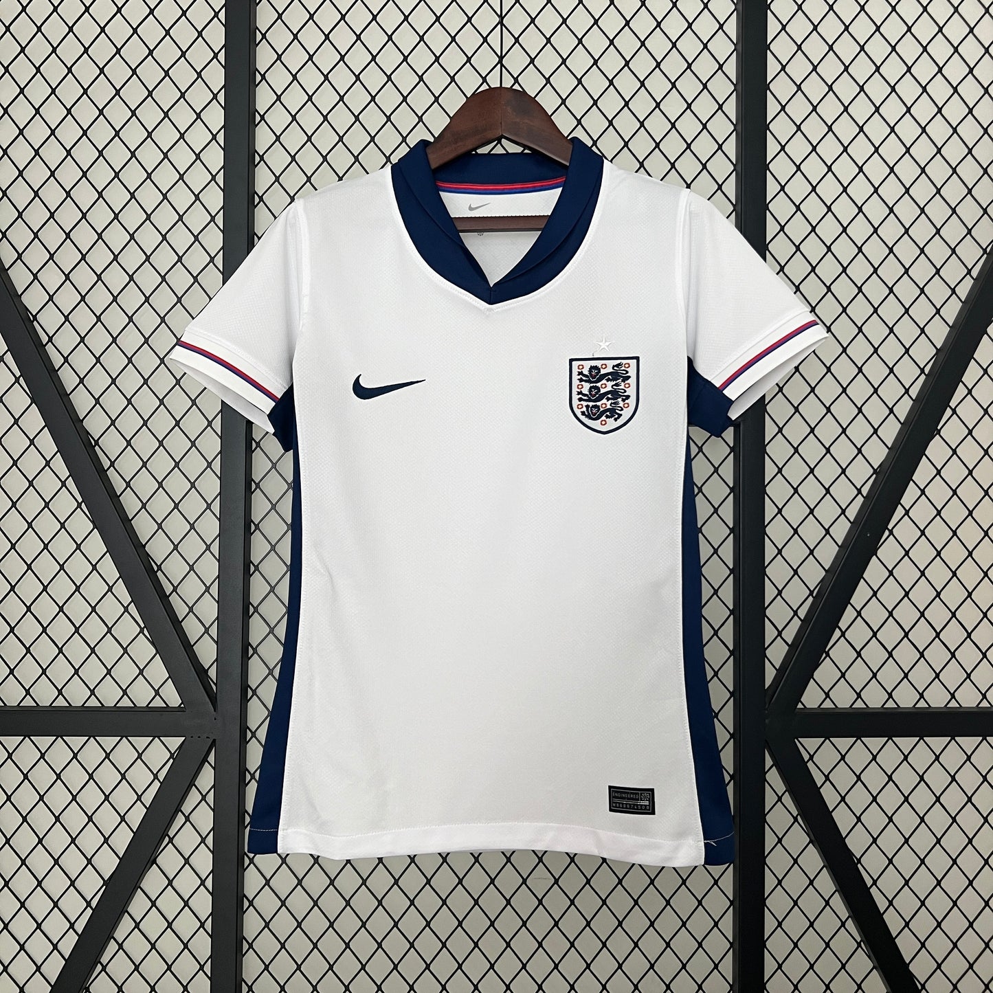 INGLATERRA MUJER RETRO LOCAL 2024