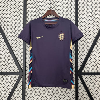 INGLATERRA MUJER VISITA 2024