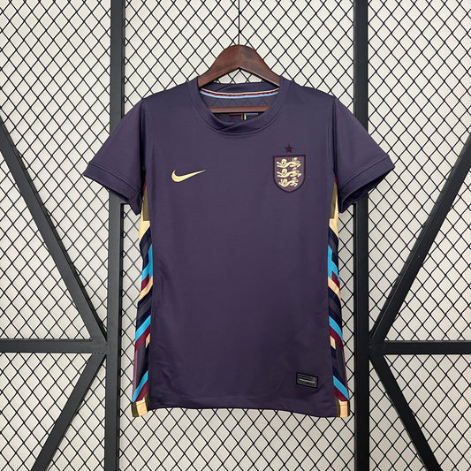 INGLATERRA MUJER VISITA 2024