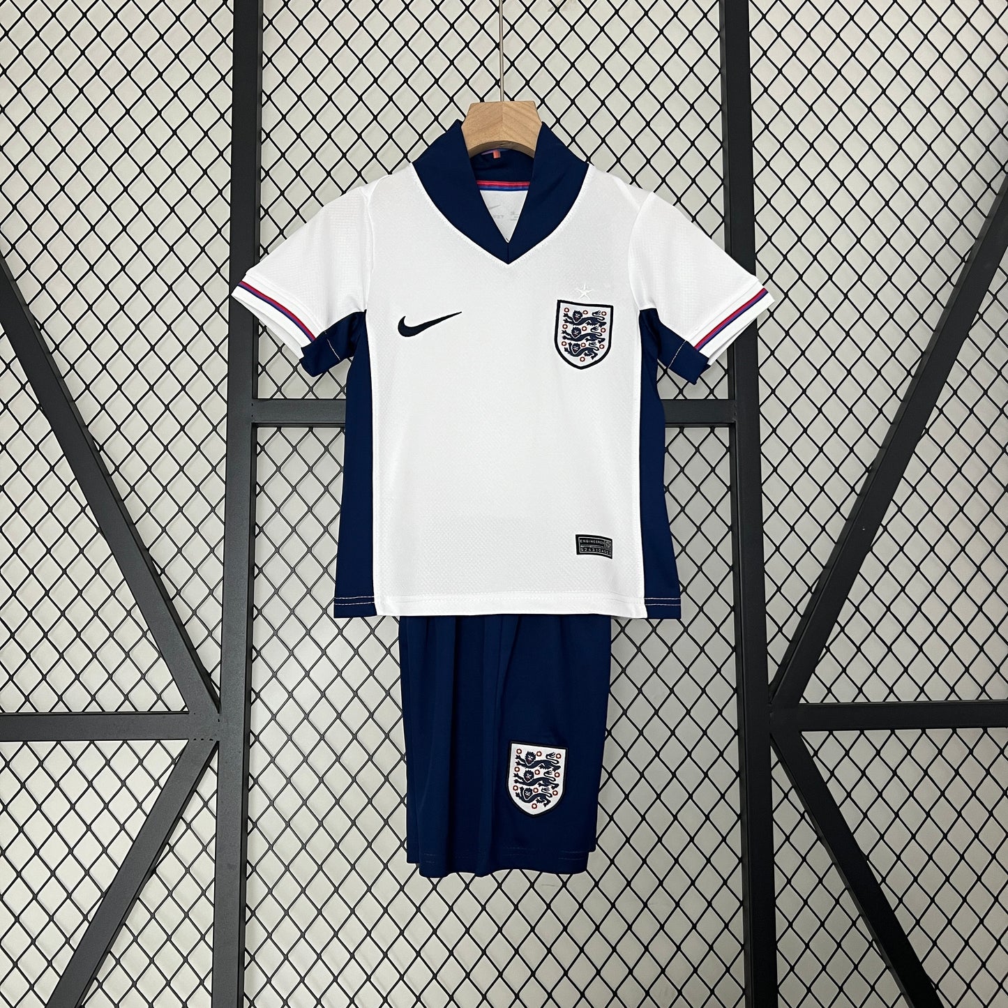 INGLATERRA NIÑO RETRO LOCAL 2024