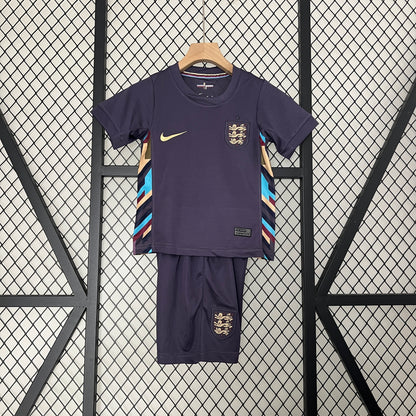 INGLATERRA NIÑO VISITA 2024