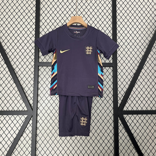 INGLATERRA NIÑO VISITA 2024