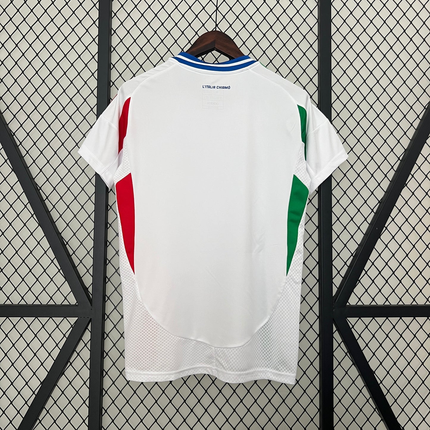 ITALIA MUJER VISITA 2024