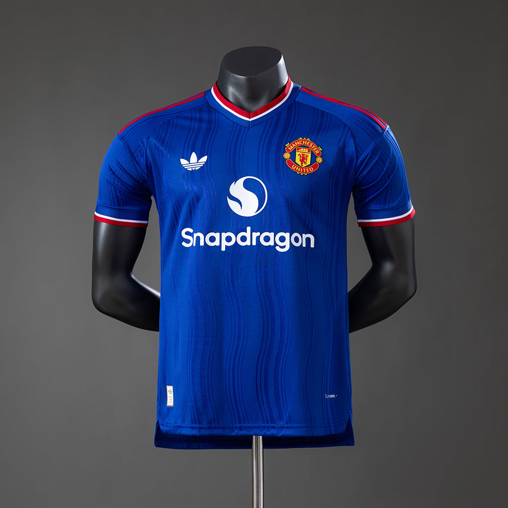 MANCHESTER UNITED VERSIÓN JUGADOR VISITA 26-27