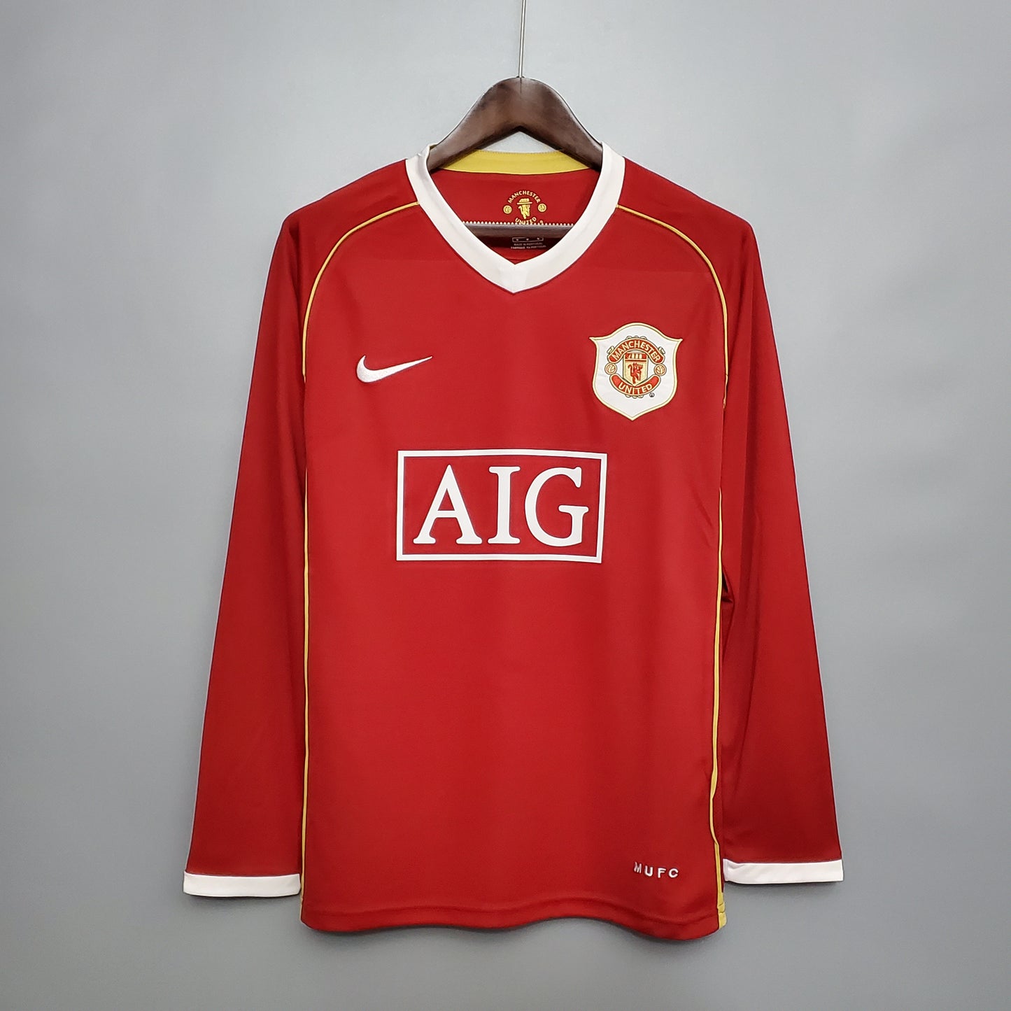 MANCHESTER UNITED LOCAL RETRO 06-07