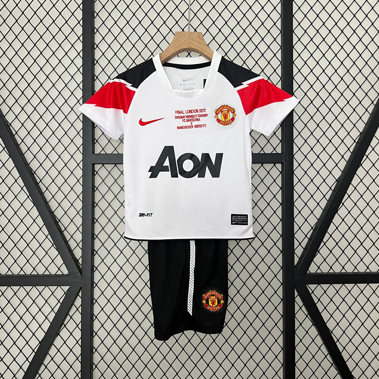 MANCHESTER UNITED VISITA NIÑO 10-11
