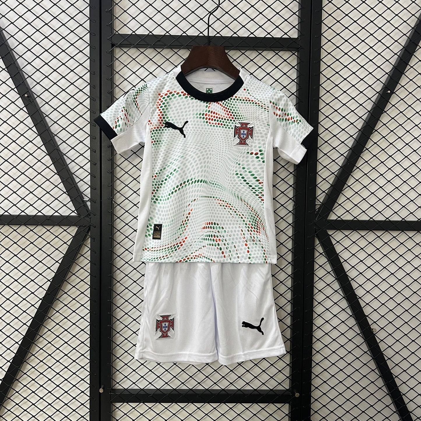 PORTUGAL NIÑO RETRO VISITA 2025