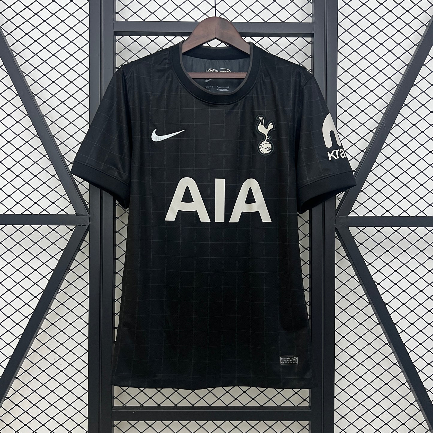TOTTENHAM VISITA FAN 25-26